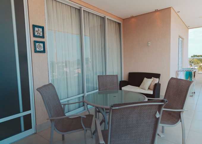 Apartamento alto padrão com 3 suítes, sala 3 ambientes todos com ar, ambientes novos e moderno.