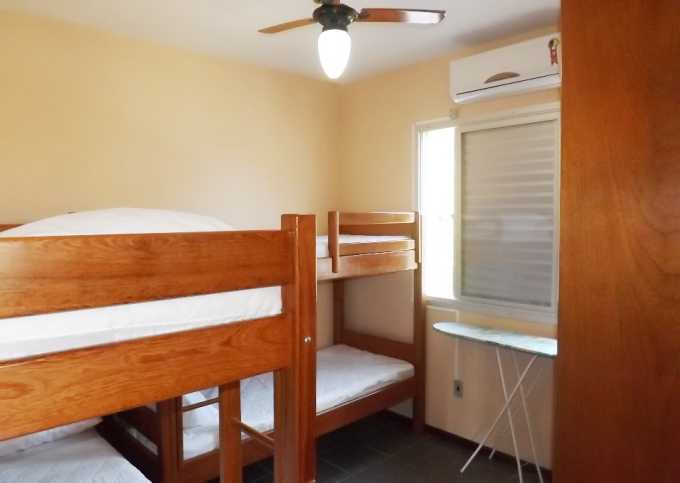 Apartamento com 02 dormitórios e  ar condicionado, na parte Superior, muito bem localizado ao lado da mar na praia da Lagoinha