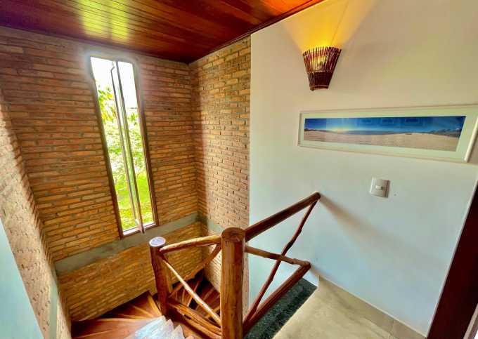 Bangalô de 2 pisos com 2 suites e área de lazer completa a 20 passos da rua principal de Barra Grande
