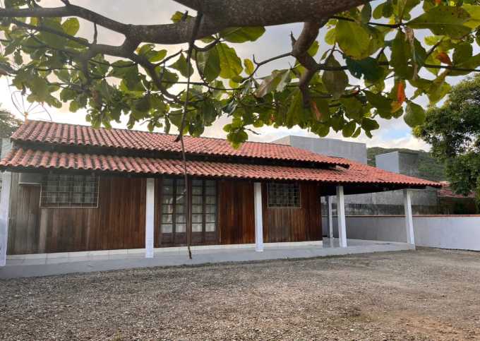 Casa 04 dormitórios, praia de Zimbros em Bombinhas