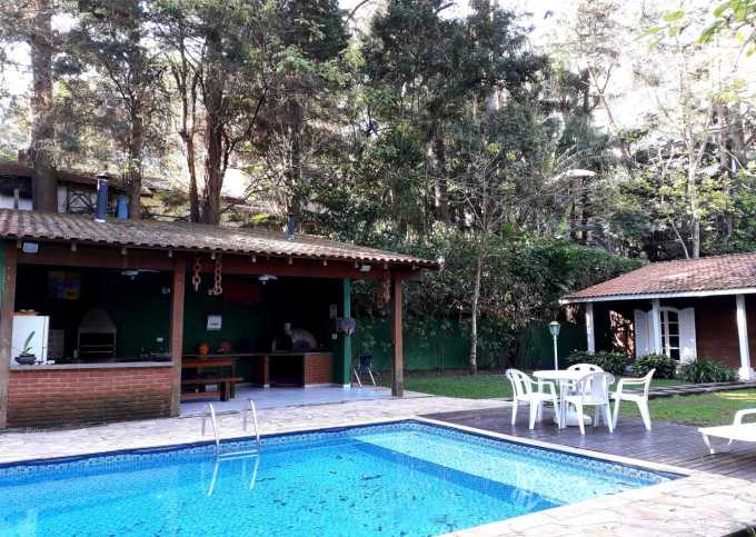 Casa com piscina e espaço gourmet WiFi na Granja Viana