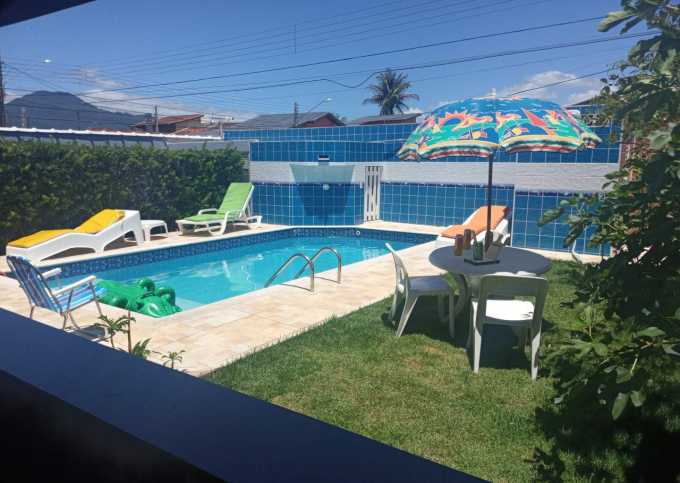 CASA TERREA COM PISCINA E CHURRASQUEIRA À 100MTS DA PRAIA !!!