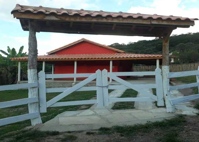 CASA NA LUA chalé em meio a natureza com vista para as montanhas a 500 metros da cachoeira da lua