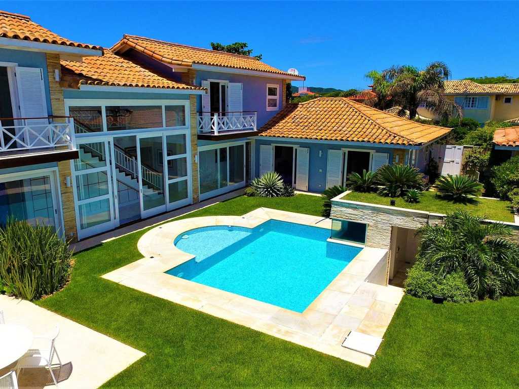 Buz043 - Luxury 9 bedroom villa with sea front pool