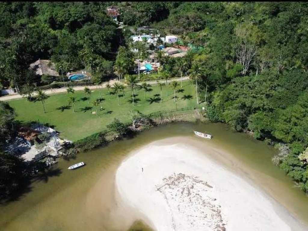 Maresias, a 200 m do mar, dentro da mata