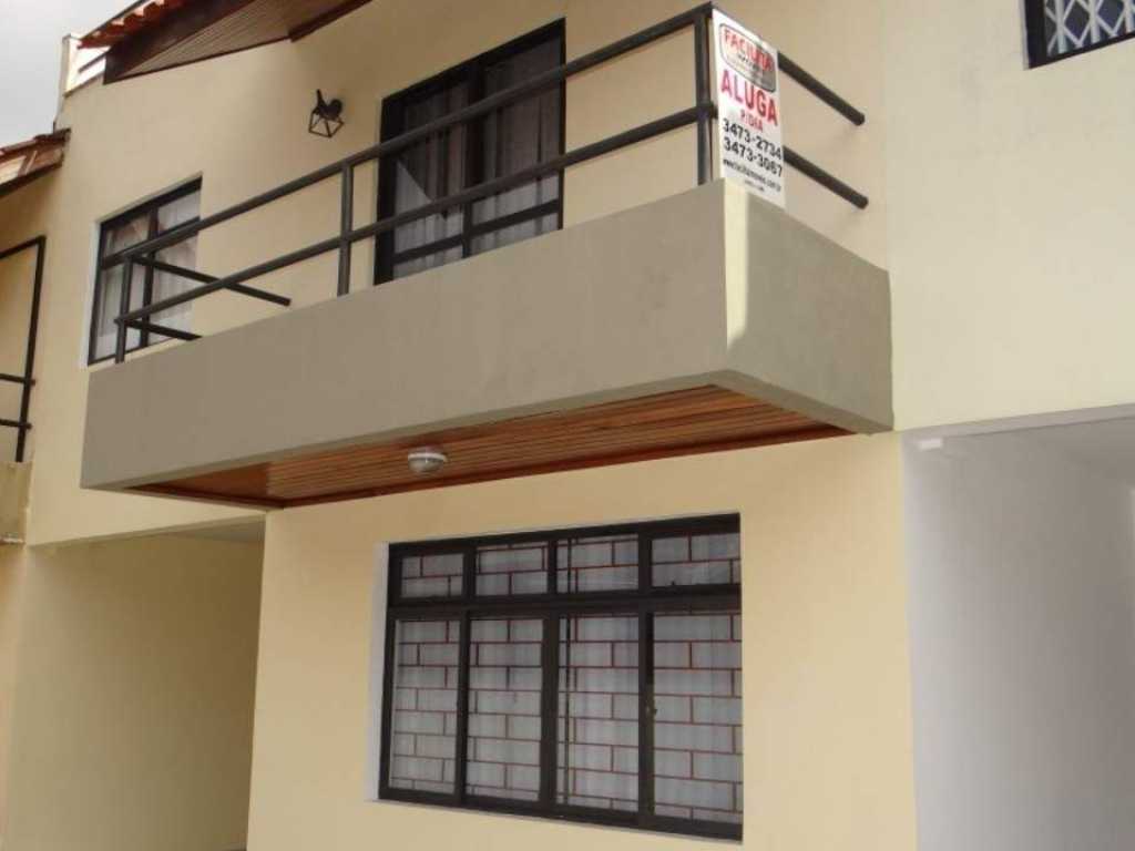 SOBRADO TRIPLEX NA AV. MARINGÁ - 10 PESSOAS