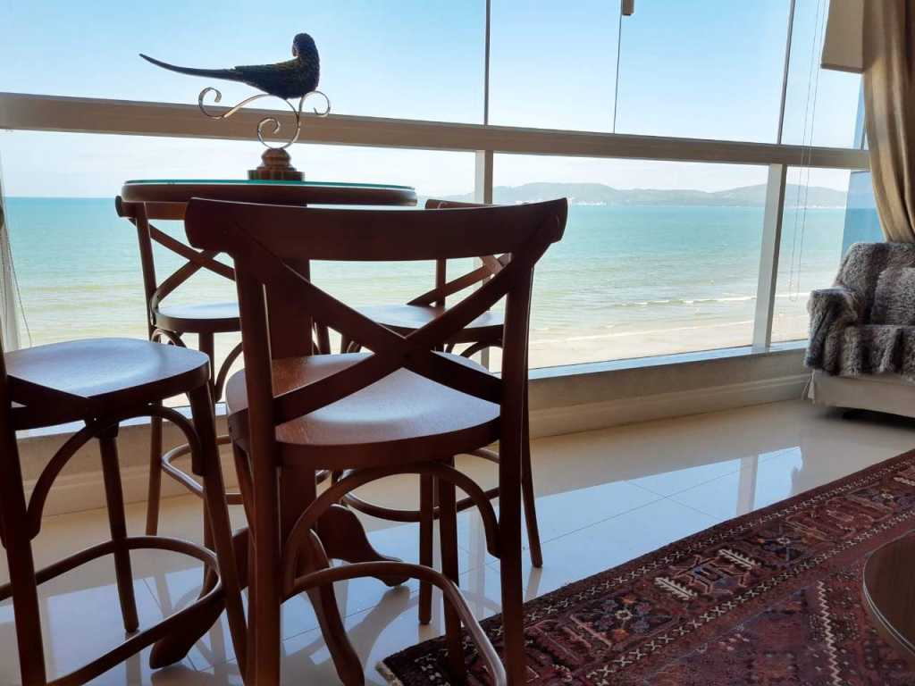 Apartamento frente mar 5 suites com ar -3 vagas garagem - Meia Praia