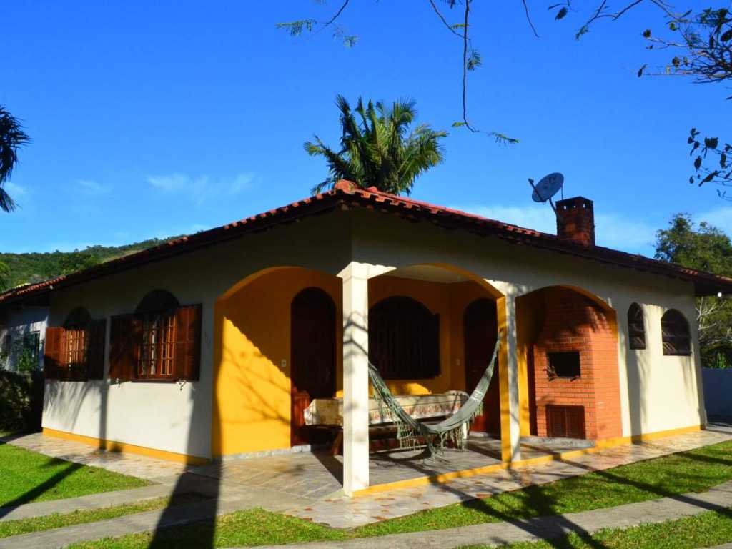 Casa para 8 pessoas, 3 dormitórios com ar - Cód 6007