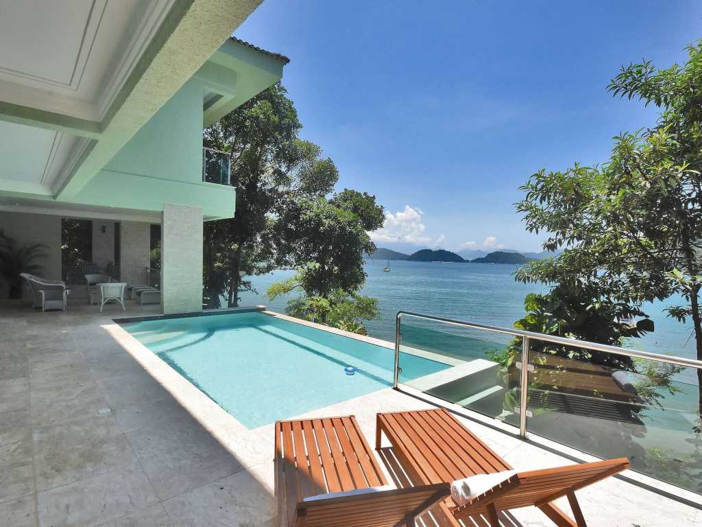 Ang013 - Sea front villa in Angra