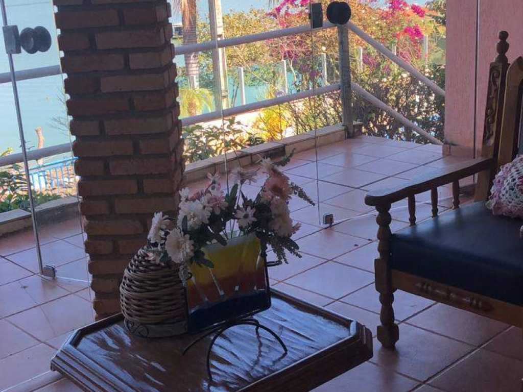 Casa com vista para a represa