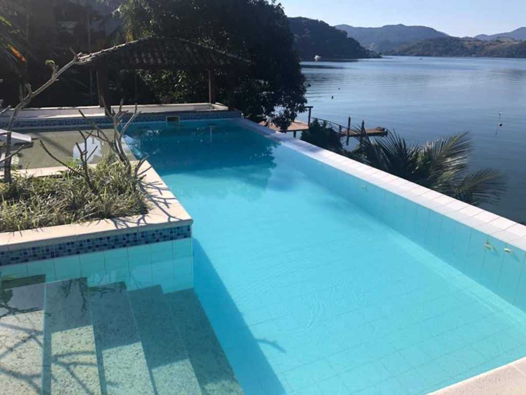 Casa à beira mar - Angra dos Reis