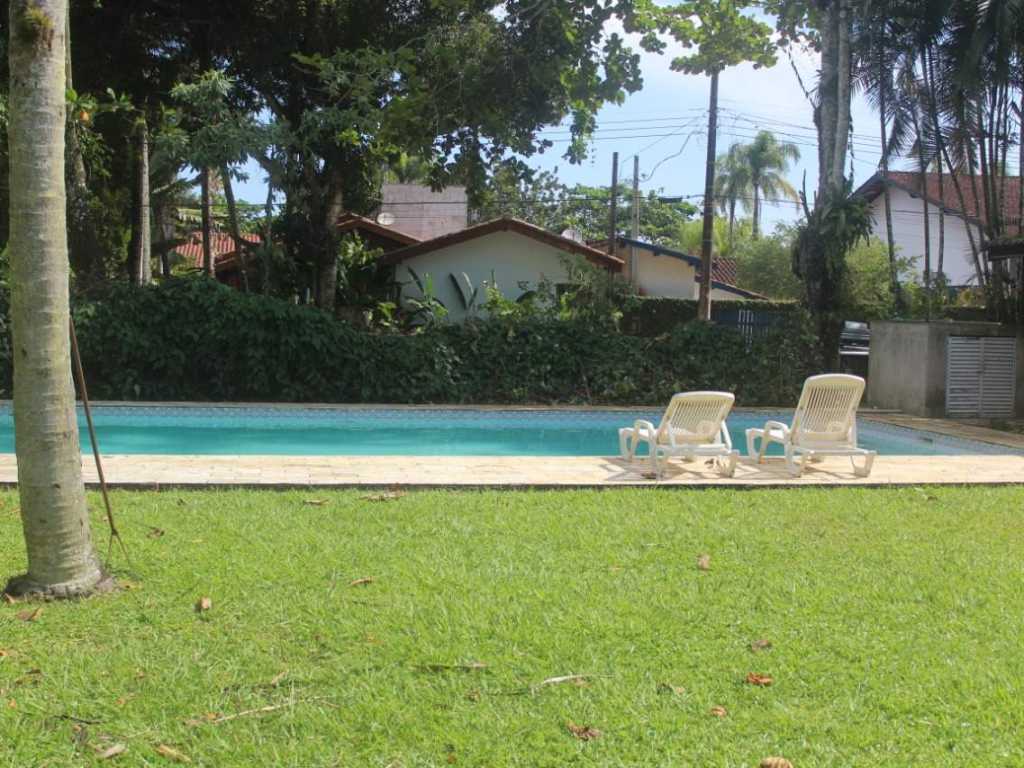 Linda Casa em Ubatuba,praia do Lazaro, condomínio fechado, 50 mts da praia