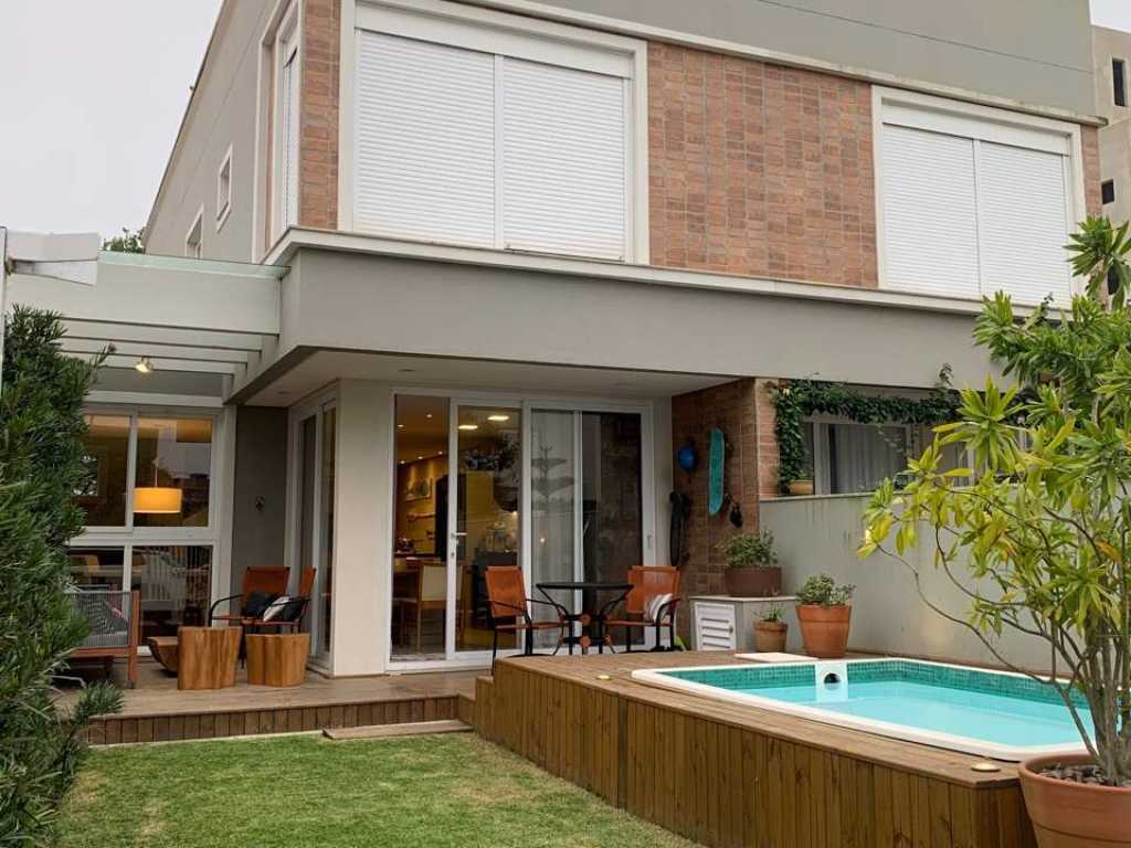 HOUSE FOR SEASONAL RENTALS - PRAIA DO CANTO GRANDE, BOMBINHAS SC (LC117F)