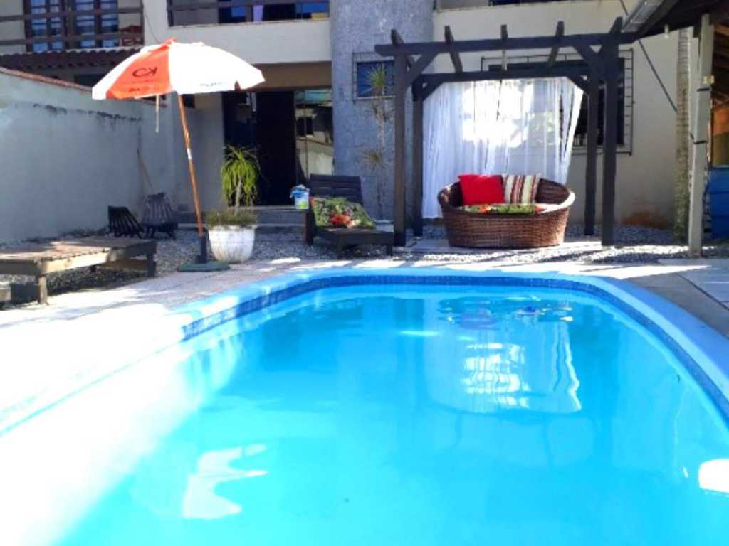 Linda casa no Estaleirinho com PISCINA!!!