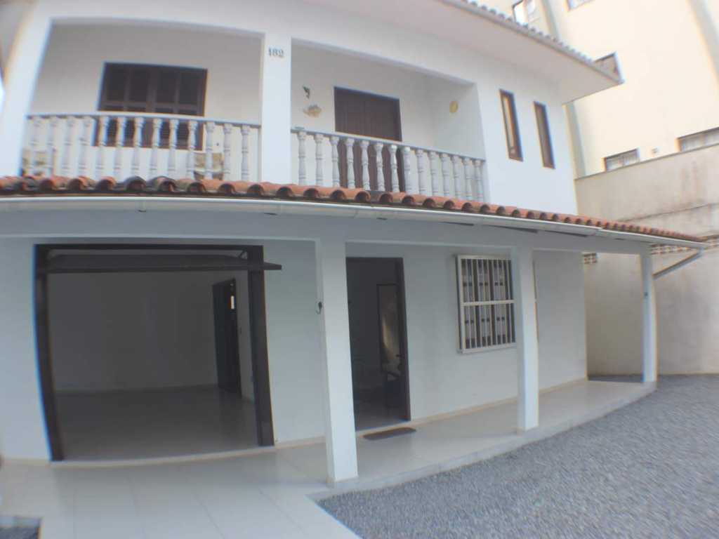 ÓTIMA CASA NA QUADRA DO MAR ,PRA  TEMPORADA EM MEIA PRAIA ITAPEMA S.C