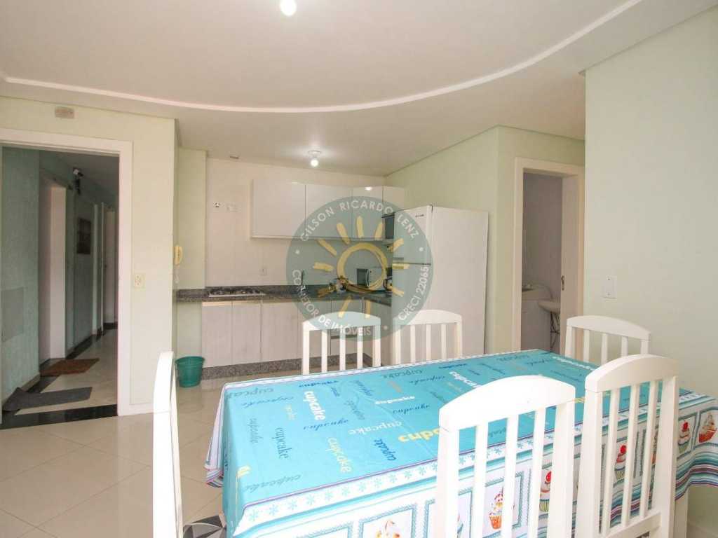 Apartamento com 2 suítes e vista para o mar na praia de Quatro Ilhas em Bombinhas.