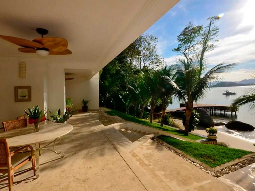 Ang046 - Beautiful beachfront mansion in Angra dos Reis