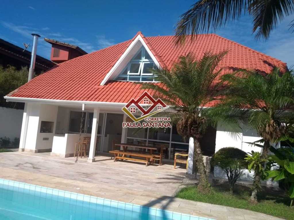 CASA EM CONDOMÍNIO FECHADO NA PRAIA DA BALEIA , DISPONÍVEL PARA VENDA E LOCAÇÃO MENSAL .