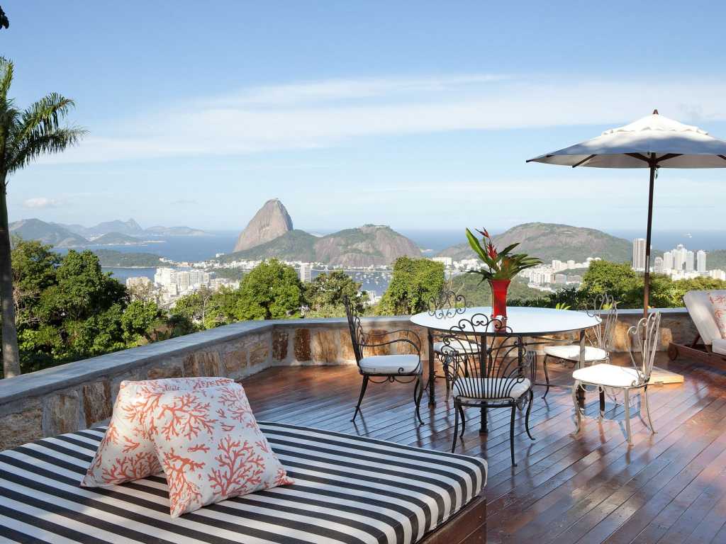 Rio019 - Amazing Mansion overlooking the city with pool