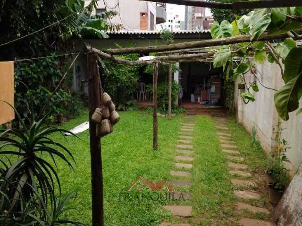 CASA BEM LOCALIZADA EM ZONA NOBRE