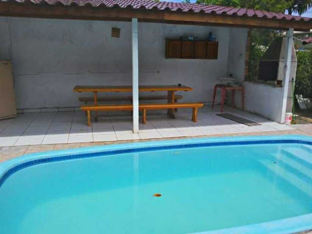 Linda casa no Estaleirinho com PISCINA!!!