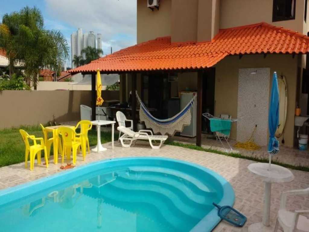 CASA COM PISCINA BALNEÁRIO CAMBORIÚ PARA VERÃO!