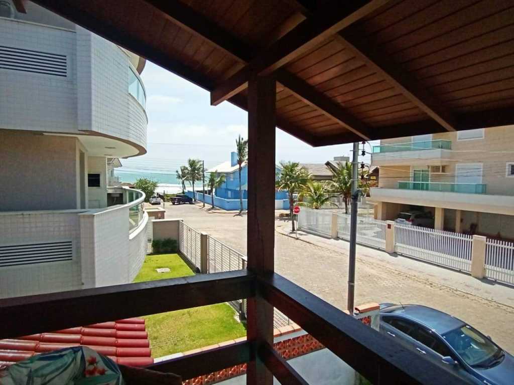 CASA ARMANI - CASA COM PISCINA EM CANTO GRANDE