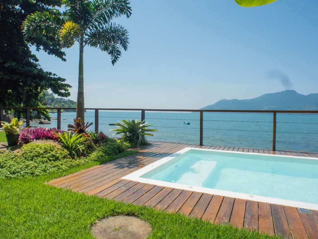 Casa pé na áreia em frente à Ilhabela