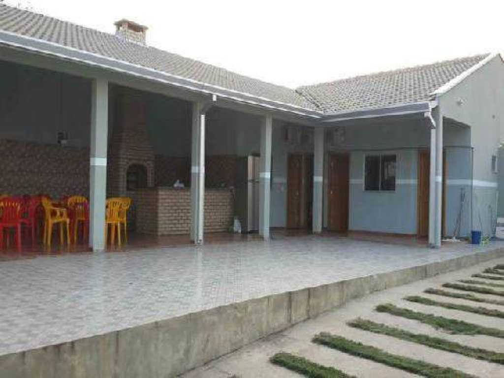 Casa com 03 quartos