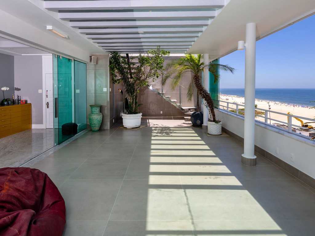 Rio199 - Stunning triplex penthouse in Leblon