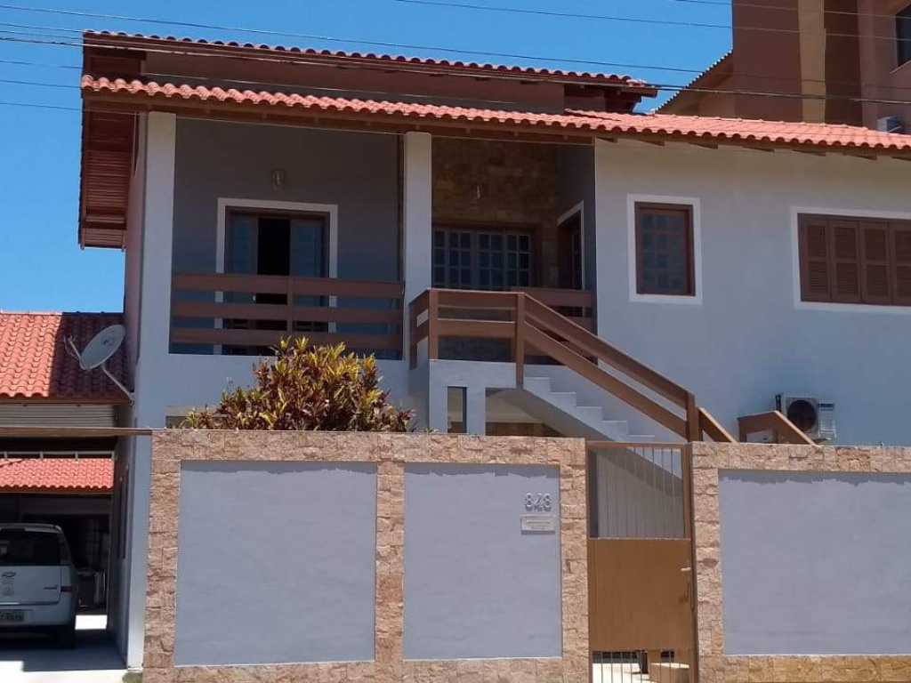 Lindos e amplos apartamentos para temporada á 150m da Praia da Vila em Imbituba - Santa Catarina