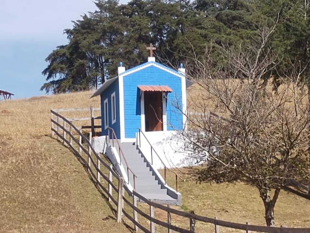 Sítio lindo( cabe até 30 pessoas)