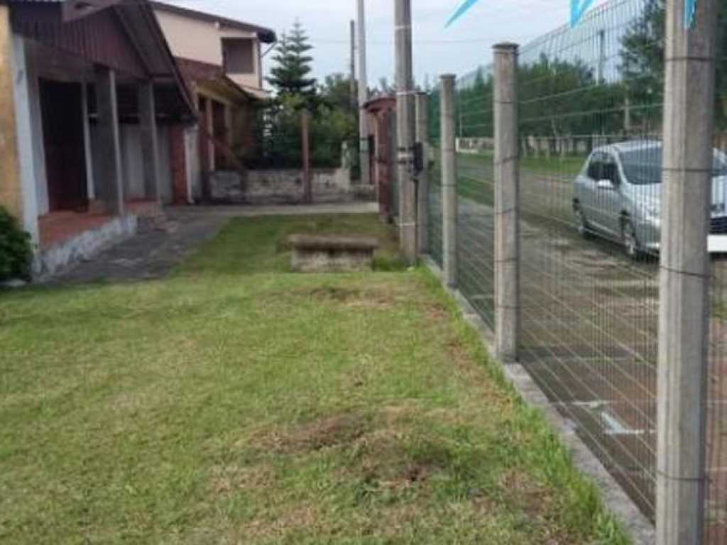 Casa para Temporada, Cidreira / RS, bairro Nazaré, 4 dormitórios, 2 banheiros, 1 vaga de garagem, mobiliado