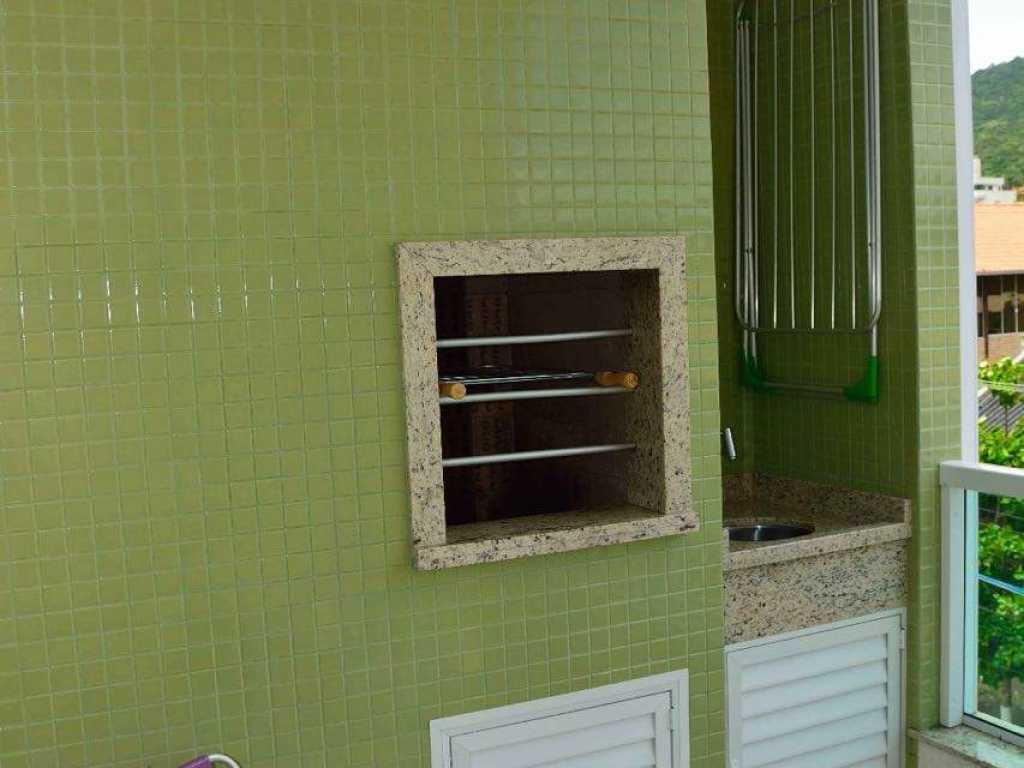 Apartamento com 2 dormitórios no centro de Bombinhas