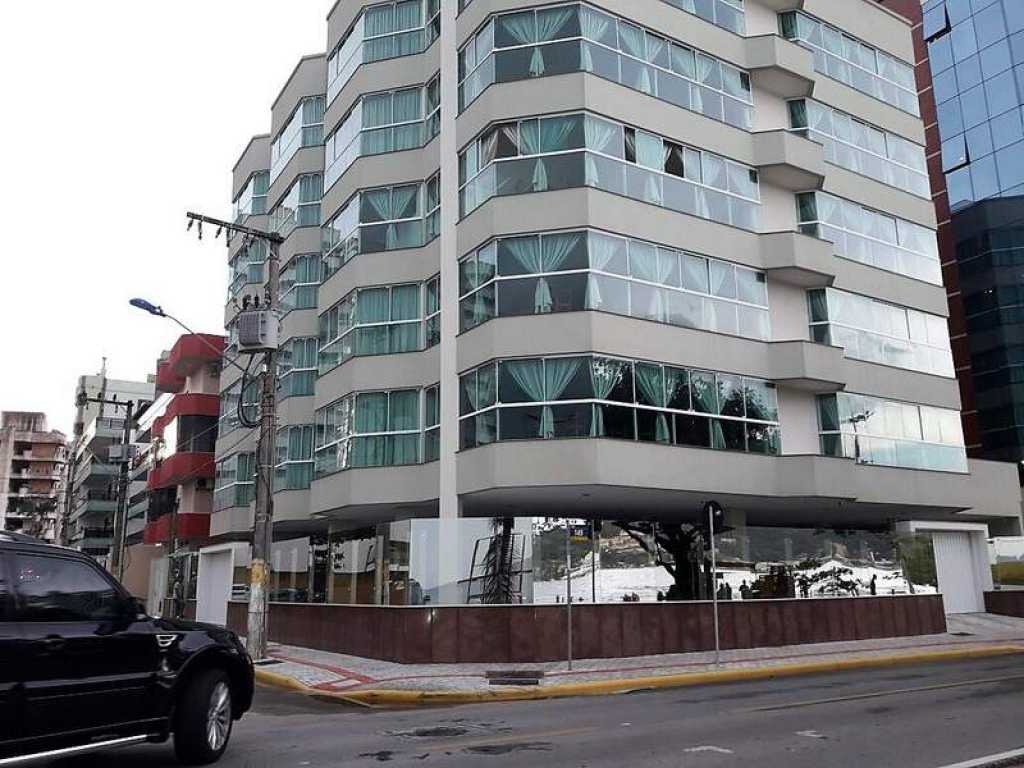 Apto frente para a praia com 3 suites com ar + quarto empregada