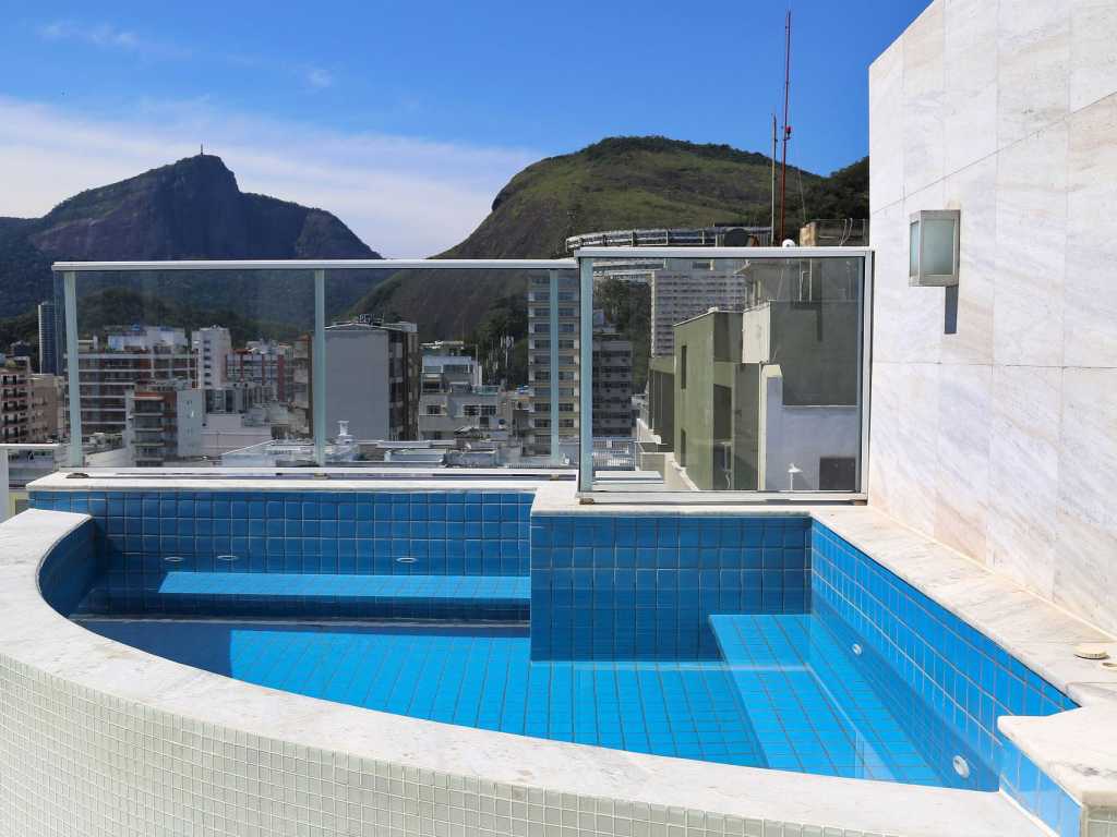 Rio037 - Cobertura de 3 suites com piscina em Ipanema