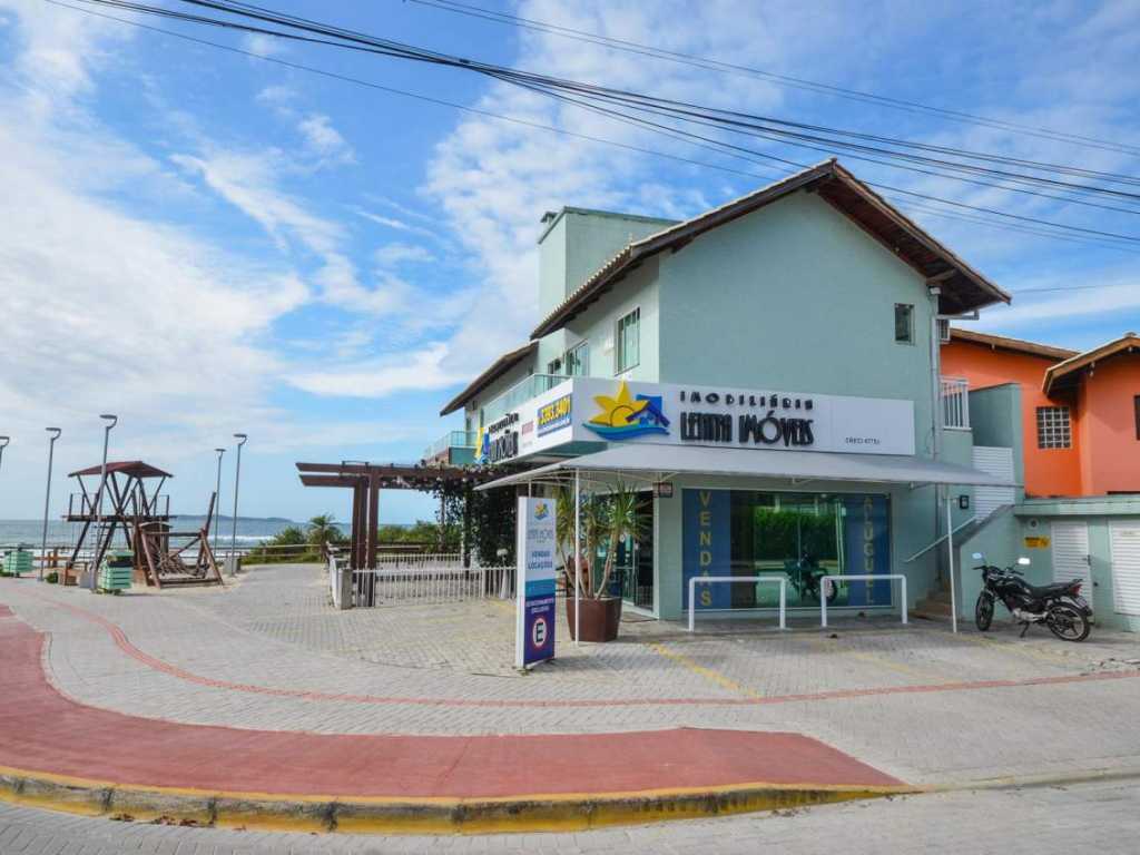 LINDO APARTAMENTO DE FRENTE PARA O MAR Código 100