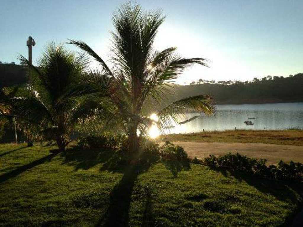 Vender .S�tio Maravilhoso com 20 alqueires na beira do Lago de Furnas.