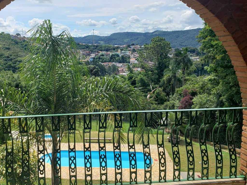 MARAVILLOSO LUGAR CON PISCINA Y CAMPO DE FÚTBOL EN EL CENTRO DE MAIRIPORÃ