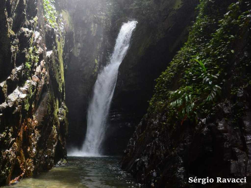 Chácara Petar Parque Turístico Alto do Ribeira em meio a Mata Atlântica de uso exclusivo .