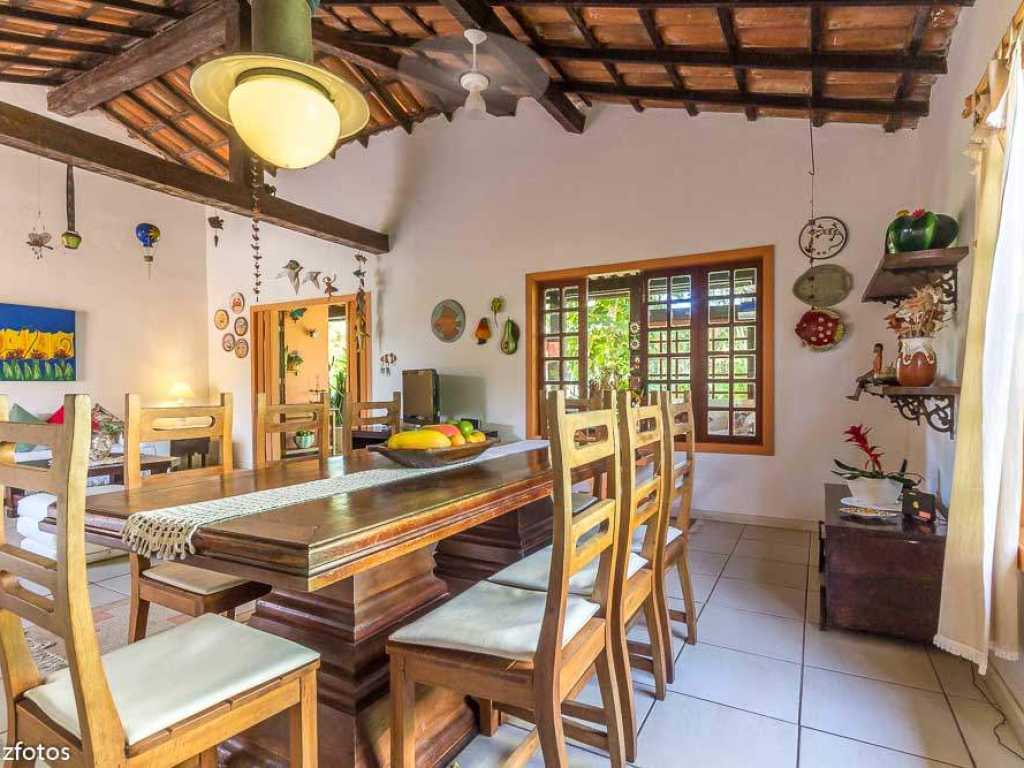 Linda casa na Ferradura com 4 quartos (sendo 2 suítes) – Ferradura, Búzios