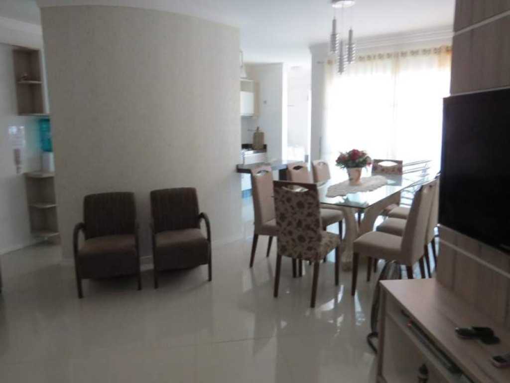 3 BEDROOM APARTMENT IN BOMBINHAS (BOMBAS BEACH) cod 202 - 100 METERS FROM THE BEACH FOR 10 PEOPLE