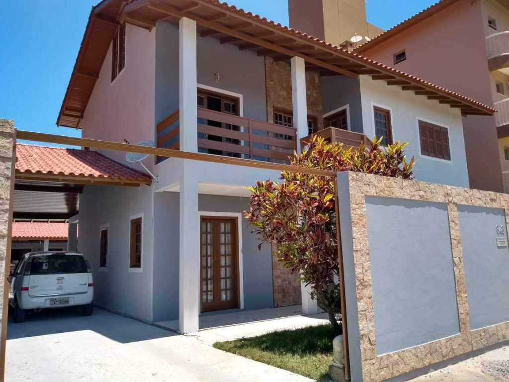 Lindos e amplos apartamentos para temporada á 150m da Praia da Vila em Imbituba - Santa Catarina