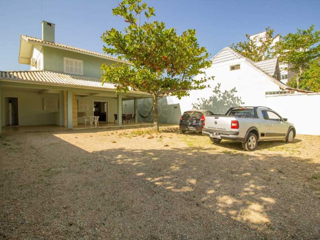 Casa para até 10 pessoas - Praia de Canto Grande - EXCLUSIVO