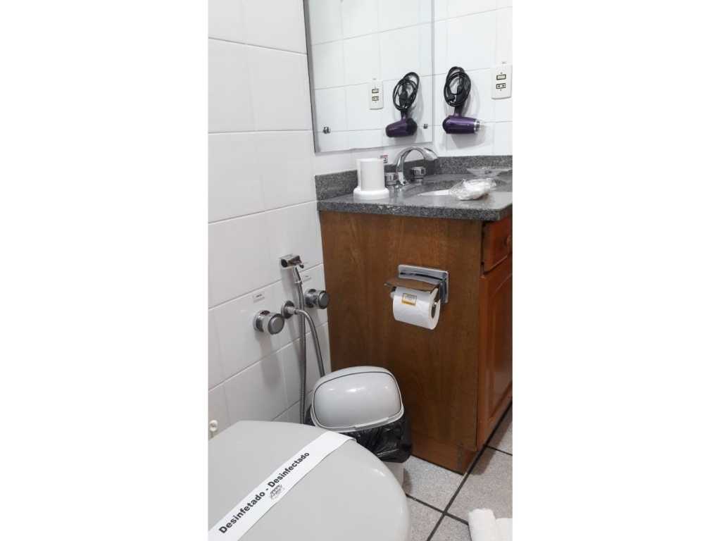 Suíte com quarto, banheiro e sala\cozinha completa na praia, com comodidade e segurança numa localização privilegiada.