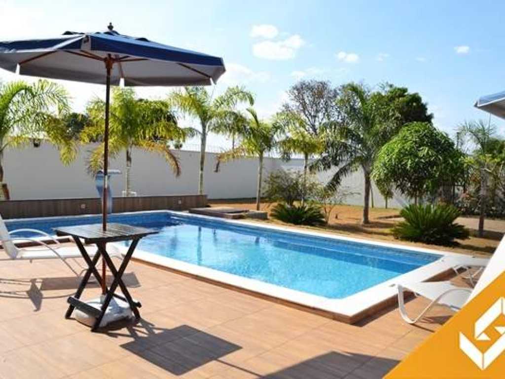 MARAVILHOSA CASA C/ 4 SUÍTES C/AR E TV EM TODOS OS QUARTOS, PISCINA E MESA DE SINUCA.