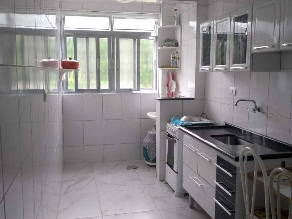 Apartamento no canto forte a 1 quadra da praia.