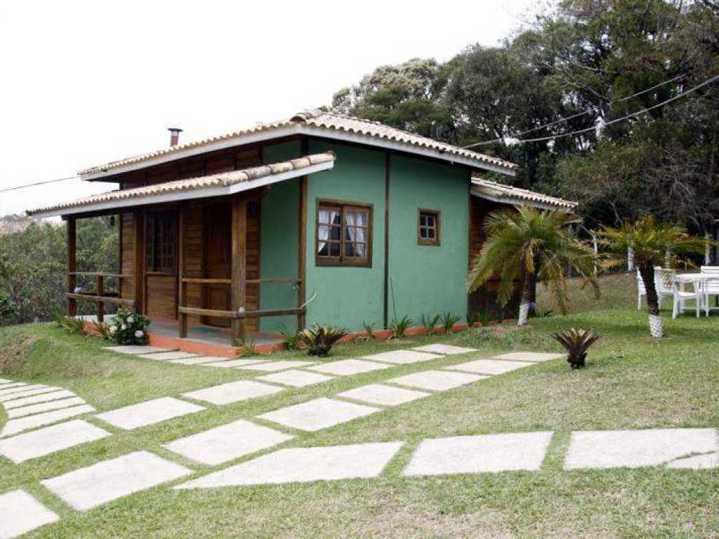 Campos do Jordão (Alto do Capivari). Chalé verde, charmoso e confortável, no topo da montanha.