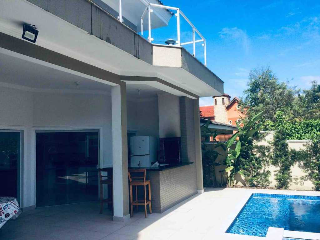 Maravilhosa Casa na Praia de Pernambuco em Guarujá