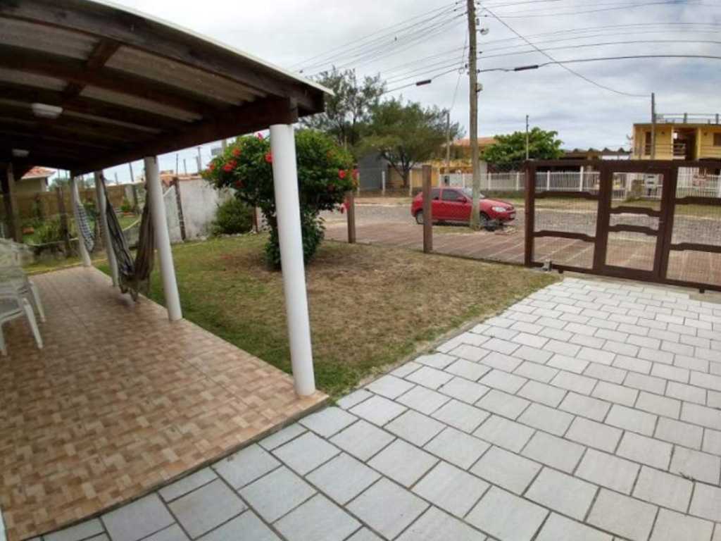 Casa para Temporada, Cidreira / RS, bairro Centro, 4 dormitórios, 2 banheiros, 2 vagas de garagens, mobiliado